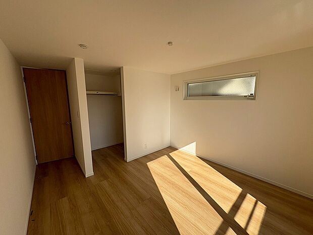 【洋室】ウォークインクローゼットもあります!家族の思い出も大切にしまっておけますね!