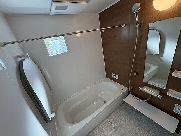 【エコベンチ浴槽】快適な半身浴のためのベンチスペースがありますよ♪節水にも効果を発揮します!