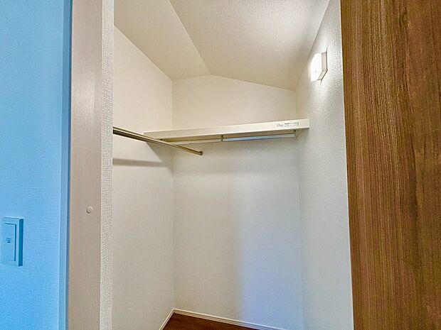 【ウォークインクローゼット】沢山収納できて嬉しいですね！