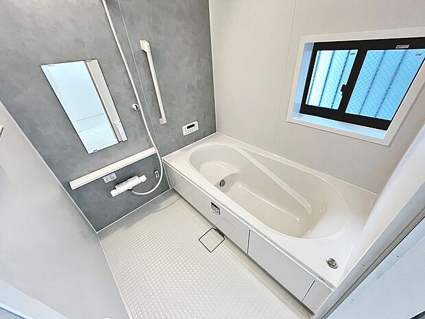 【エコベンチ浴槽】快適な半身浴のためのベンチスペースがありますよ♪節水にも効果を発揮します！