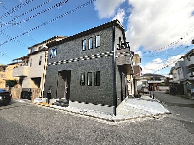 【外観】南東・南西向きの角地！日当たり良好！たっぷりの陽光に包まれる明るい住まい！