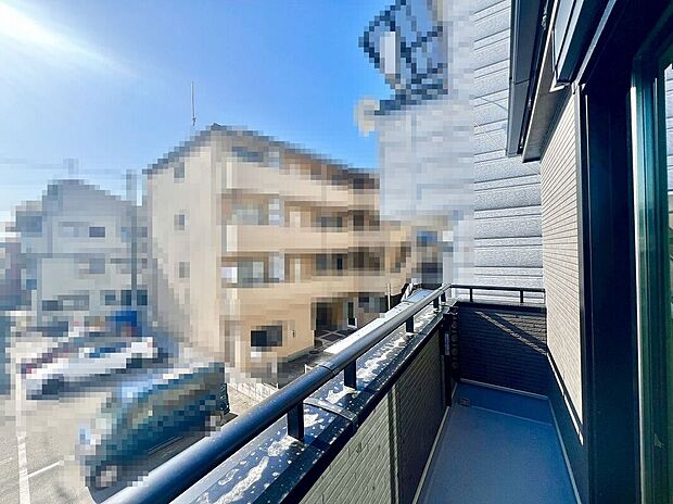 【バルコニー】南面バルコニーですので、日当り良好！洗濯物がよく乾きますね！