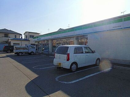 ファミリーマート堺深井中町店 約517ｍ(徒歩７分)