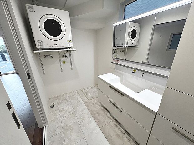 【ガスの力でパワフル乾燥！「乾太くん」】ガスの力でパワフル乾燥！「乾太くん」標準装備しております♪忙しいママをサポートしてくれますね♪