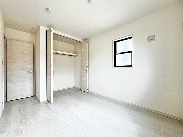 【洋室】全室収納有！家族の思い出も大切にしまっておけますね！