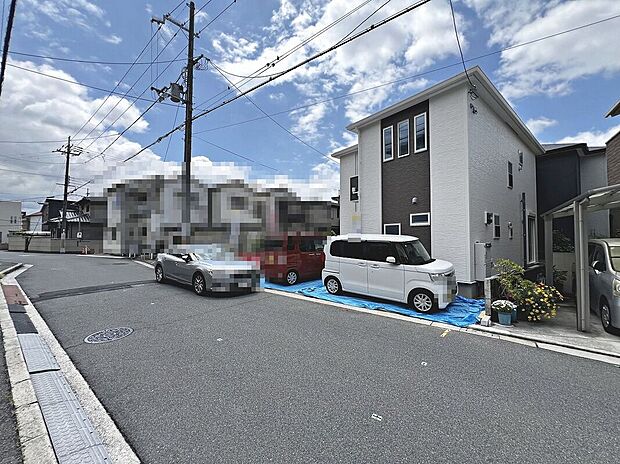 【前面道路を含む現地写真】前面道路：東側約7.1ｍ！広々運転の苦手な方も安心です！