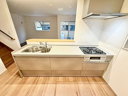 浄水器付システムキッチン（３口コンロ）