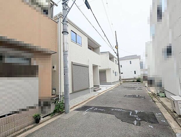 【前面道路を含む現地写真】前面道路約4.5m!広々運転の苦手な方も安心ですね!