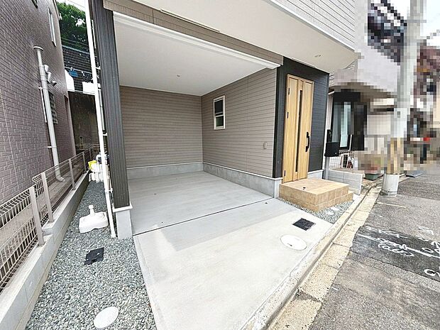 【駐車場】ビルトインガレージ!雨の日も愛車が濡れにくく安心ですね!