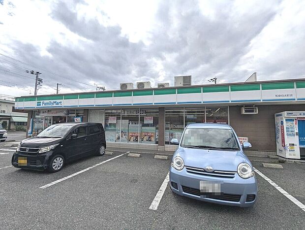 ファミリーマート和泉伯太町店