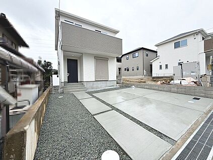 １号棟：駐車場