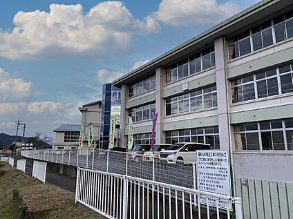 市立遷喬小学校 約600m(徒歩約8分)