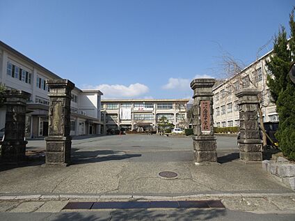 市立南陵中学校 約2.7km(徒歩約34分)