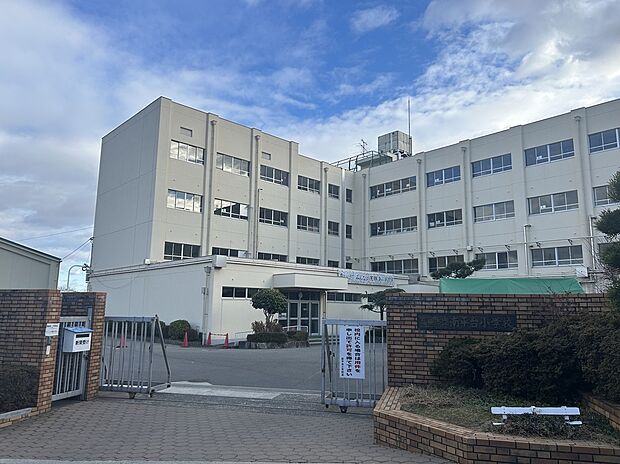 南平台小学校（約650m）