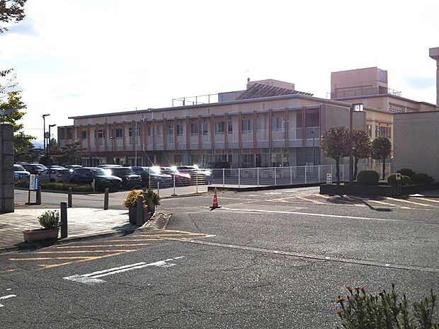 速星小学校（約600m）