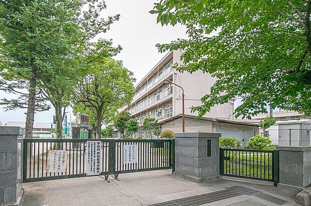 上尾市立大石中学校(約870m)