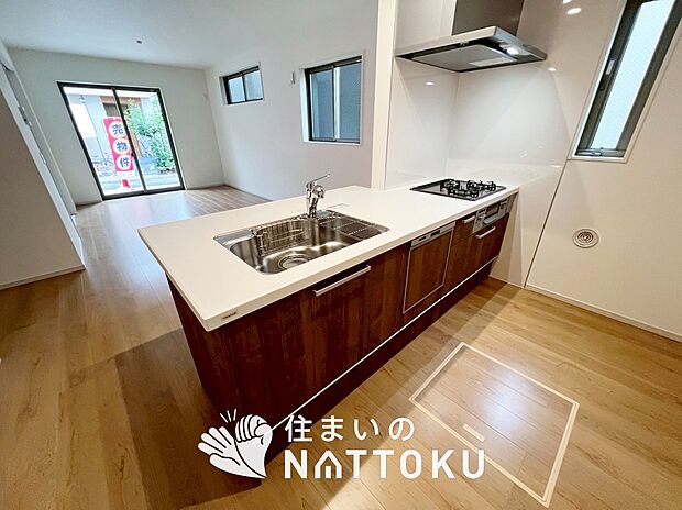 現地写真(キッチン)
収納たっぷりのシステムキッチン、浄水器付水栓を標準装備しています。