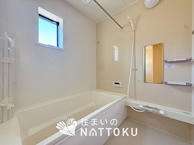 現地写真(浴室)
浴室暖房乾燥機付き。1坪タイプで広々です。