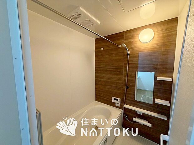 現地写真（浴室）
浴室暖房乾燥機付き。１坪タイプで広々です。