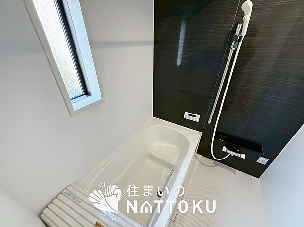 現地写真（浴室）
浴室暖房乾燥機付き。１坪タイプで広々です。