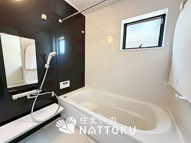 現地写真（浴室）
浴室暖房乾燥機付き。１坪タイプで広々です。