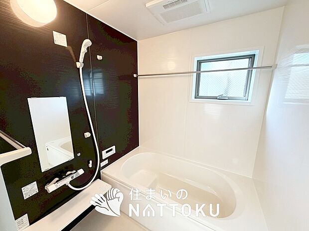 現地写真（浴室）
浴室暖房乾燥機付き。１坪タイプで広々です。