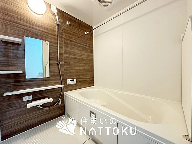 現地写真(浴室)
浴室暖房乾燥機付き。1坪タイプで広々です。