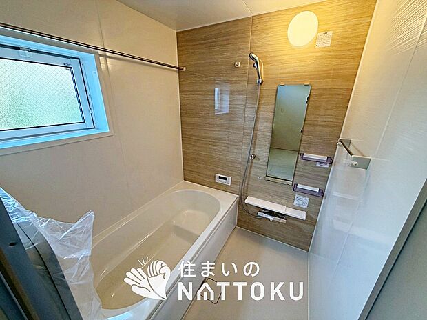 現地写真（浴室）
浴室暖房乾燥機付き。１坪タイプで広々です。