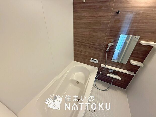 現地写真（浴室）
浴室暖房乾燥機付き。１坪タイプで広々です。