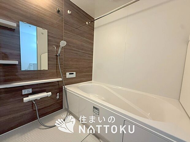 現地写真（浴室）
浴室暖房乾燥機付き。１坪タイプで広々です。