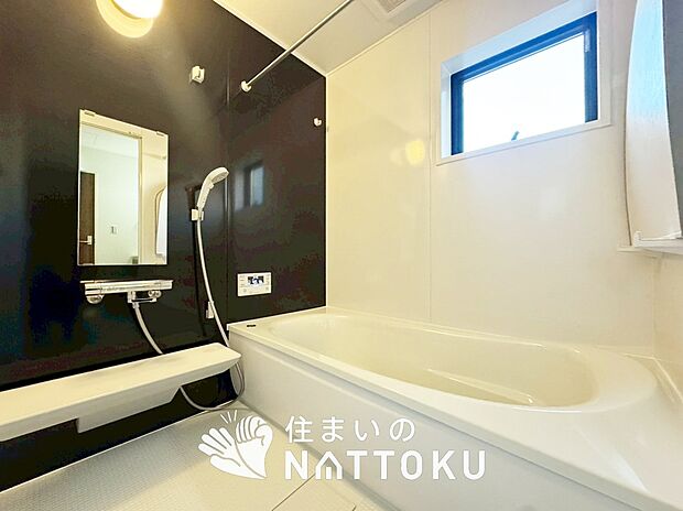 現地写真（浴室）
浴室暖房乾燥機付き。１坪タイプで広々です。