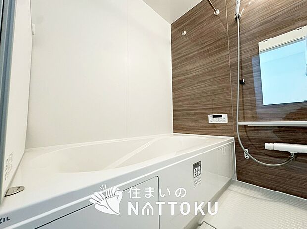 現地写真（浴室）
浴室暖房乾燥機付き。１坪タイプで広々です。