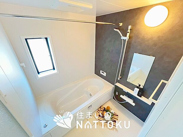 現地写真（浴室）
浴室暖房乾燥機付き。１坪タイプで広々です。