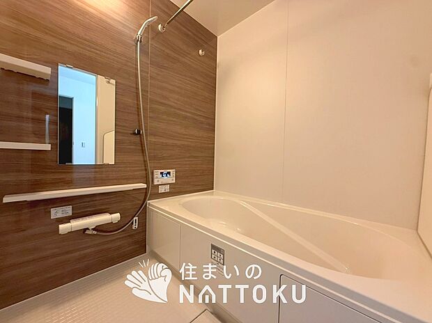 現地写真（浴室）
浴室暖房乾燥機付き。１坪タイプで広々です。