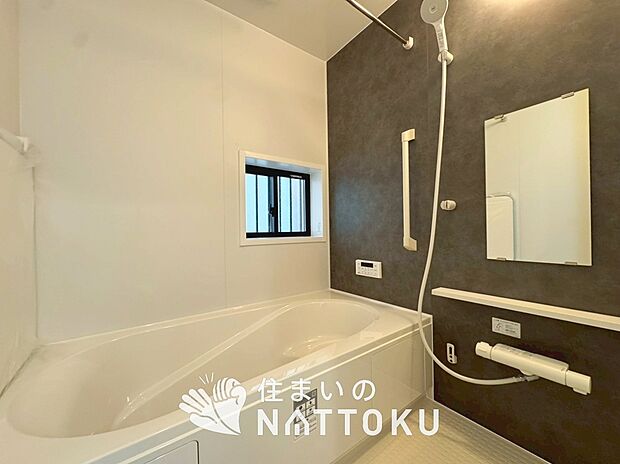 現地写真（浴室）
浴室暖房乾燥機付き。１坪タイプで広々です。