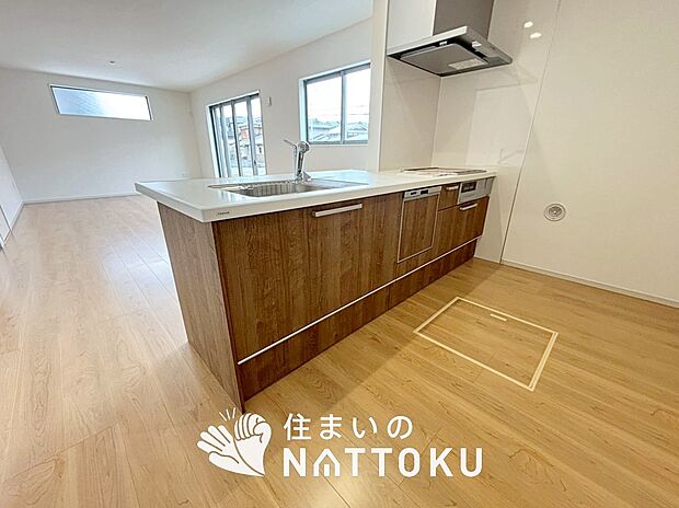 現地写真(キッチン)
収納たっぷりのシステムキッチン、浄水器付水栓を標準装備しています。