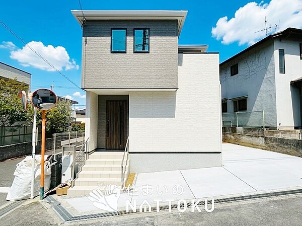 現地写真（外観）
限定１邸
駐車２台可能

