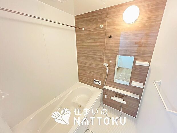 現地写真（浴室）
浴室暖房乾燥機付き。１坪タイプで広々です。