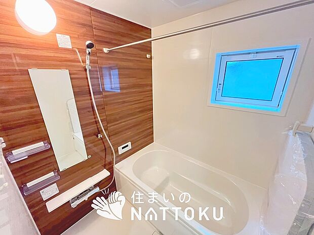現地写真（浴室）
浴室暖房乾燥機付き。１坪タイプで広々です。