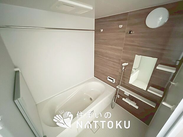 現地写真（浴室）
浴室暖房乾燥機付き。１坪タイプで広々です。
