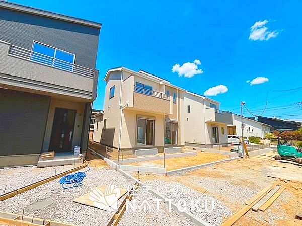 現地写真（街並み）
全３邸
駐車２台可能
