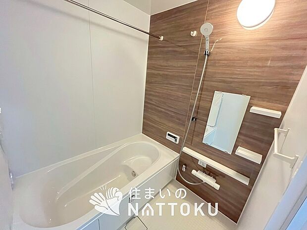 現地写真（浴室）
浴室暖房乾燥機付き。１坪タイプで広々です。
