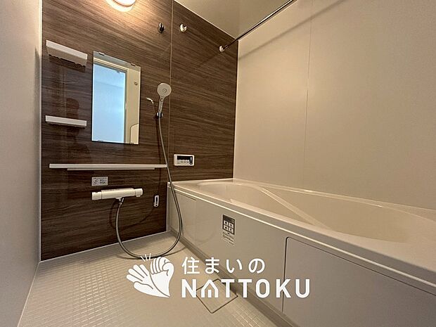 現地写真（浴室）
浴室暖房乾燥機付き。１坪タイプで広々です。
