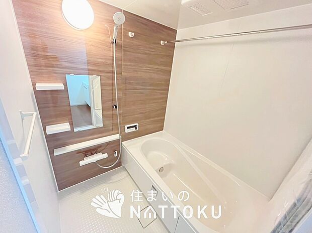 現地写真（浴室）
浴室暖房乾燥機付き。１坪タイプで広々です。
