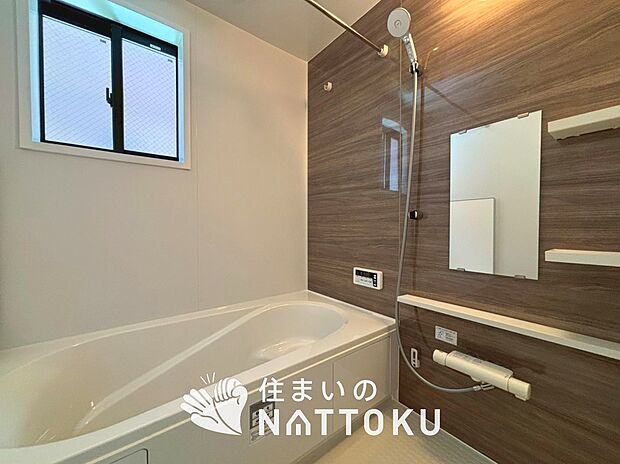 現地写真（浴室）
浴室暖房乾燥機付き。１坪タイプで広々です。
