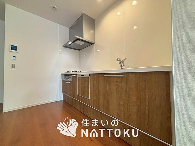 現地写真(キッチン)
収納たっぷりのシステムキッチン、浄水器付水栓を標準装備しています。