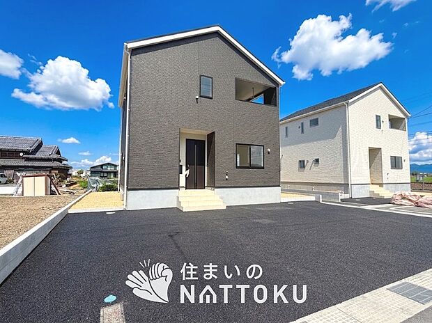 現地写真（街並み）
全４邸
駐車３台可能
