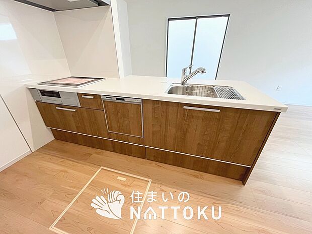 現地写真(キッチン)
収納たっぷりのシステムキッチン、浄水器付水栓を標準装備しています。
