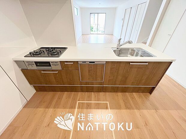 現地写真(キッチン)
収納たっぷりのシステムキッチン、浄水器付水栓を標準装備しています。