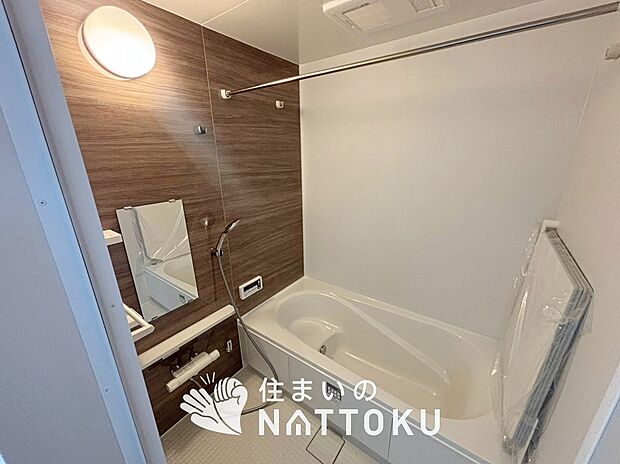 現地写真（浴室）
浴室暖房乾燥機付き。１坪タイプで広々です。
